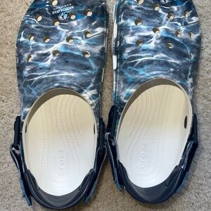 CROCS Oceanic Blue and White Clogs - Mosey Oak design Size 10